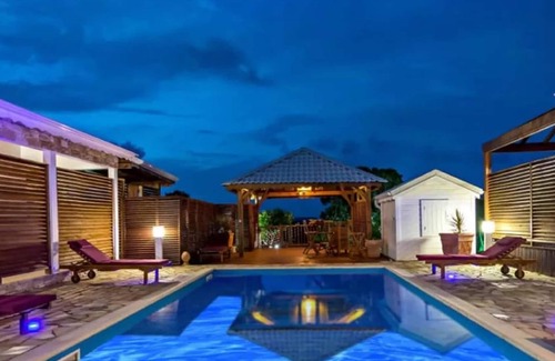Anse-Bertrand Casa | Homerez - Casa para 8 pers. con piscina compartida y jacuzzi en Anse-Bertrand