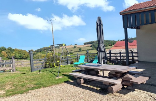 Quarre-les-Tombes Casa | Homerez - Casa en Bousson le Haut