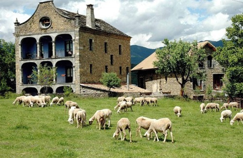 Albella Casa | Homerez - Casa en Albella, vista montaña.