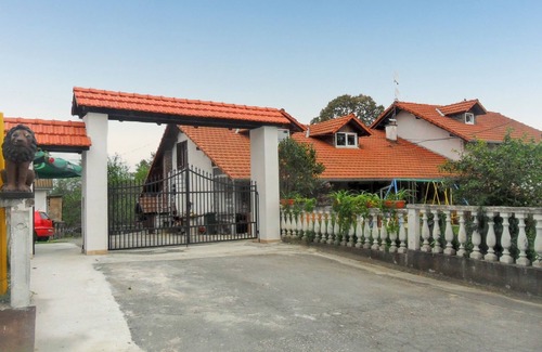Kutina Casa | Homerez - Casa en Kutina con jardín