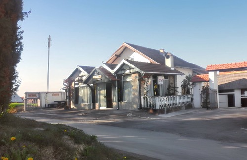 Kutina Casa | Homerez - Casa en Kutina con jardín