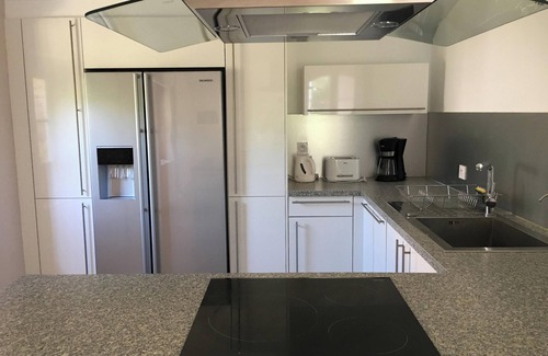 Montauriol Casa | Homerez - Encantadora casa en Montauriol con jardín y piscina privada.