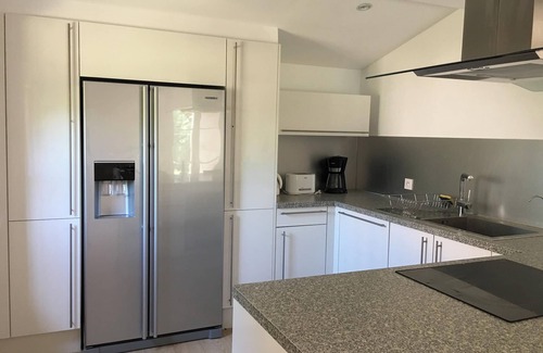 Montauriol Casa | Homerez - Encantadora casa en Montauriol con jardín y piscina privada.