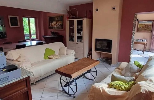 Montignies-sur-Roc Casa | Homerez - Casa en Montignies-sur-Roc