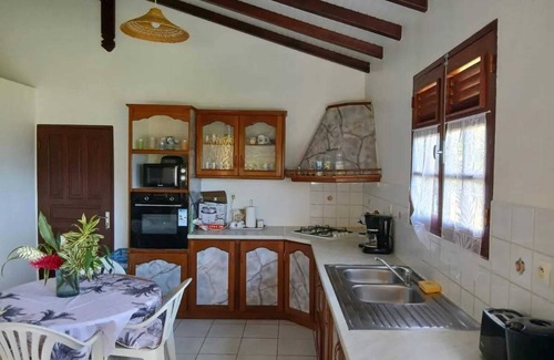 Petit-Bourg Casa | Homerez - Amplia Casa en Petit-Bourg con Jardín