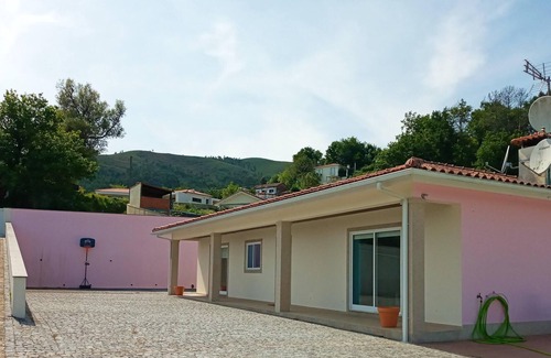 Vila Verde Villa | Homerez - Villa para 9 pers. con piscina y jardín en São Miguel do Prado