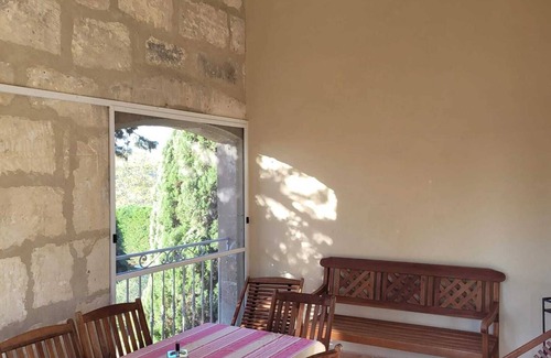 Albaron Apartamento | Homerez - Lovely 85 m² Apartment in Arles with Pool
