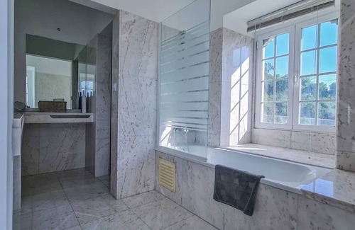 Sintra Chalet De Esquí | Homerez - Luxurious Chalet in Alcabideche with Private Pool