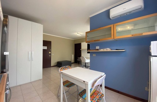 Vercelli Apartamento | Homerez - Apartamento moderno en Vercelli - 50 m² con balcón