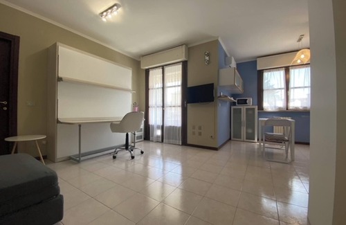 Vercelli Apartamento | Homerez - Apartamento moderno en Vercelli - 50 m² con balcón