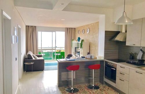 Imaculado Coracao de Maria Apartamento | Homerez - Apartamento moderno en Funchal con vista al mar 70 m²