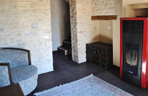 Montalto delle Marche Casa | Homerez - Casa para 6 pers. con piscina compartida en Montalto delle Marche