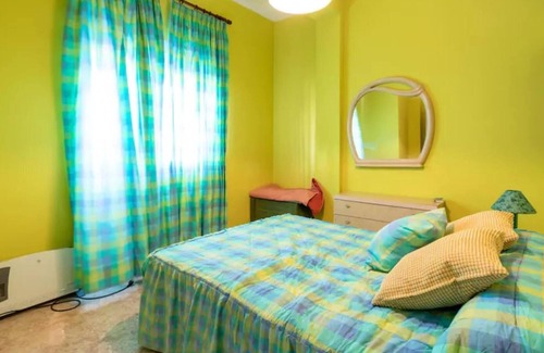 Fuente Vaqueros Apartamento | Homerez - Bonito apartamento para 6 pers. con terraza en Fuente Vaqueros