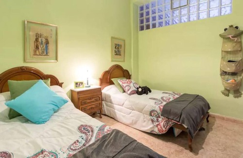 Fuente Vaqueros Apartamento | Homerez - Bonito apartamento para 6 pers. con terraza en Fuente Vaqueros