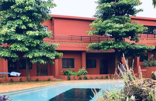 Porto-Novo Apartamento | Homerez - Apartamento para 6 pers. con piscina compartida y jardín en Porto-Novo