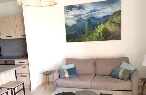 Carosse Apartamento | Homerez - Apartamento a 2 km de la playa para 4 pers. con terraza en Saint-Paul