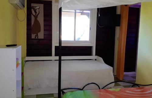 Trois-Rivieres Casa | Homerez - Nice house for 5 ppl. with shared pool and sea view at Trois-Rivières