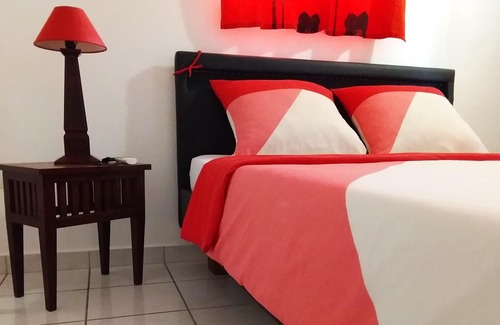 Damencourt Casa | Homerez - Nice house for 2 ppl. with shared pool, garden and terrace at Le Moule