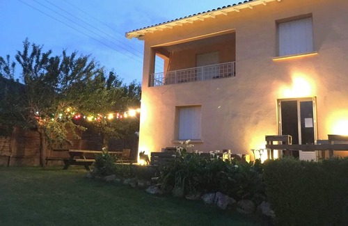 Foix Villa | Homerez - Villa refinada en Foix con piscina privada y jacuzzi
