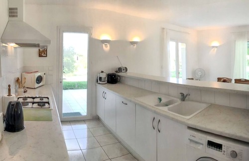 Solaro Villa | Homerez - Villa relajante en Solaro con piscina privada y jardín