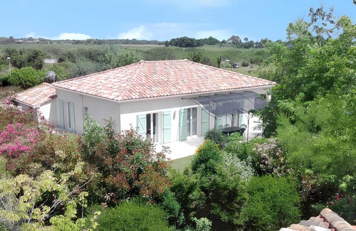 Solaro Villa | Homerez - Villa relajante en Solaro con piscina privada y jardín