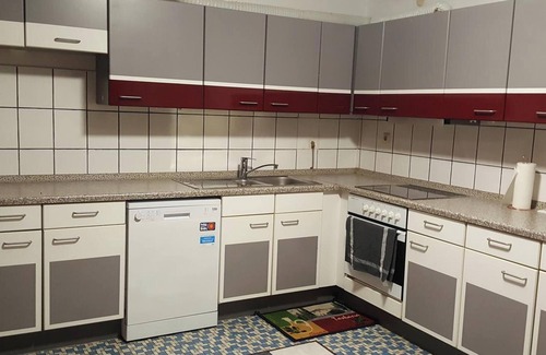 Ramstein-Miesenbach Apartamento | Homerez - Spacious Apartment in Ramstein, 165m², garden