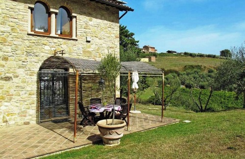Ramazzano Casa | Homerez - Casa espaciosa en Ramazzano con piscina compartida