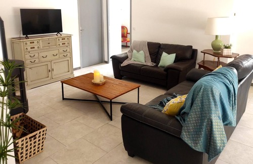Escragnolles Apartamento | Homerez - Espacioso apartamento para 6 pers. con terraza en Escragnolles