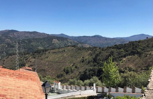 Benalauría Casa | Homerez - Casa espaciosa en Benalauría con chimenea