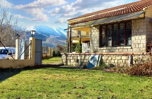Navaluenga Casa | Homerez - Casa grande en Navaluenga con vista al lago
