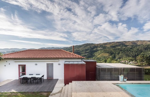 Vilar Casa | Homerez - Casa espaciosa con piscina y vistas a la montaña en Travassós