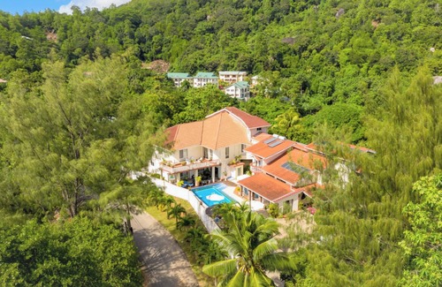 Glacis Casa | Homerez - Casa espaciosa con piscina compartida en Machabee