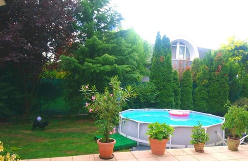 Samorin Casa | Homerez - Espaciosa casa para 6 pers. con terraza en Šamorín