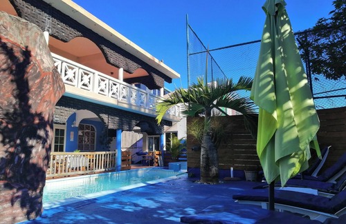 Belle Mare Villa | Homerez - Espaciosa Villa en Quatre Cocos
