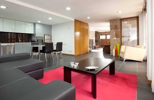 Amares Villa | Homerez - Villa espaciosa en Carrazedo con piscina