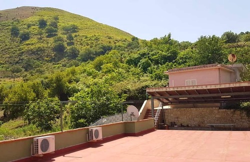 Caccamo Villa | Homerez - Espaciosa villa a 9 km de la playa para 7 pers. con piscina en Caccamo