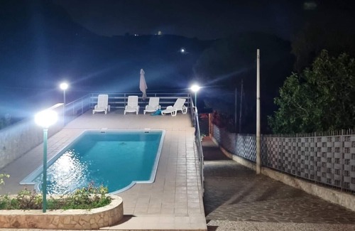 Caccamo Villa | Homerez - Espaciosa villa a 9 km de la playa para 7 pers. con piscina en Caccamo