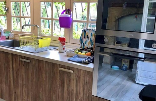 Saze Villa | Homerez - Espaciosa villa con piscina en Saze