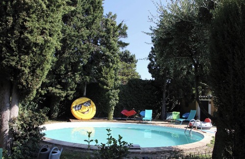 Saze Villa | Homerez - Espaciosa villa con piscina en Saze