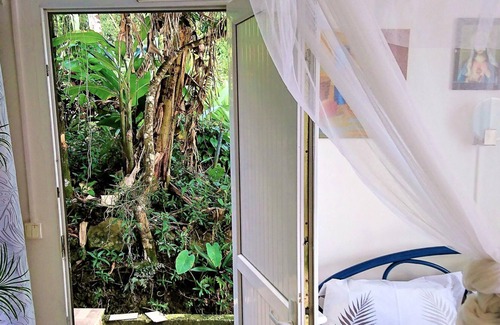 Fontaine de Moutte Apartamento | Homerez - Studio 10 km away from the beach for 2 ppl. at Fort-de-France