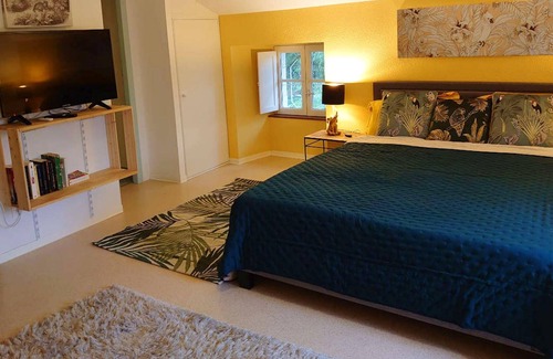 Duravel Apartamento | Homerez - Bonito estudio para 2 pers. con piscina compartida y jardín en Duravel