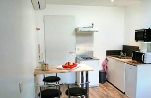 Saint-Jory Apartamento | Homerez - Estudio para 4 pers. con piscina compartida y jardín en Saint-Jory