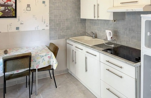 Neris-les-Bains Apartamento | Homerez - Estudio Néris-les-Bains