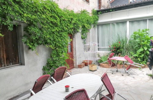 Neris-les-Bains Apartamento | Homerez - Estudio Néris-les-Bains