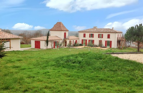 Villeneuve-sur-Lot Villa | Homerez - Villa en Villeneuve-sur-Lot