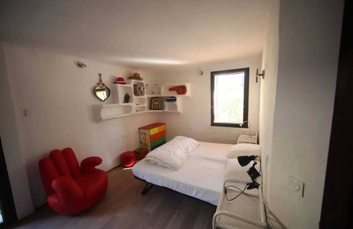 Puymeras Villa | Homerez - Villa for 13 ppl. with swimming-pool, jacuzzi and garden at Puyméras