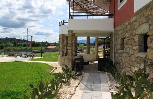 Sabugal Villa | Homerez - Villa para 15 pers. con piscina, jardín y terraza en Bendada, Sabugal