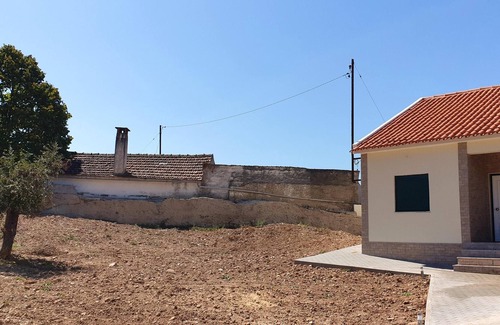 Penela Villa | Homerez - Villa para 4 pers. con piscina, jardín, terraza y balcón en Espinhal