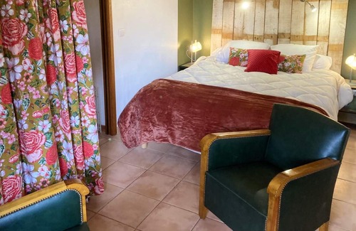 Beynac-et-Cazenac Villa | Homerez - Villa for 6 ppl. with swimming-pool and terrace at Beynac-et-Cazenac