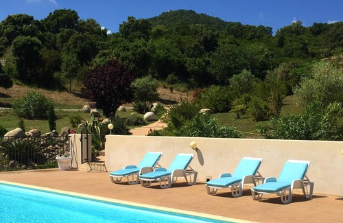 Serra-di-Fiumorbo Villa | Homerez - Villa a 4 km de la playa para 4 pers. con piscina compartida y terraza
